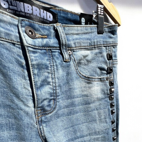 🌻6THNBRHD Studded Light Wash Skinny Jeans Size 30 {new condition] - Picture 3 of 12